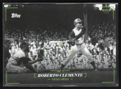 2022 Topps Black & White #VV-1 Roberto Clemente Vintage Vantage