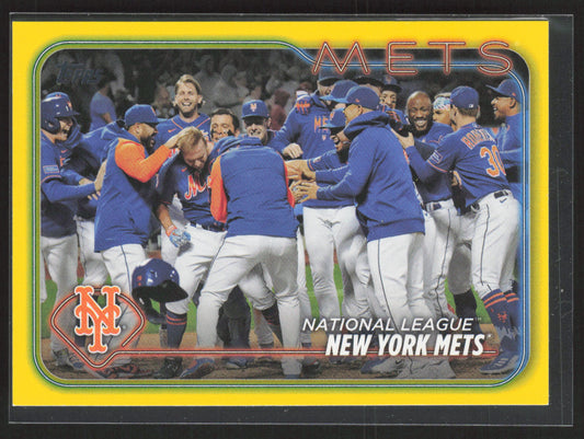 2024 Topps #557 New York Mets Yellow